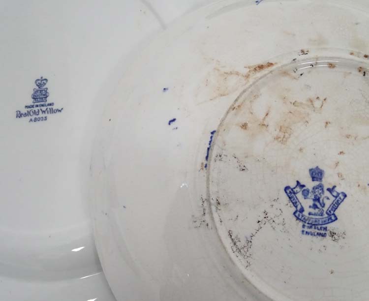 Quantity of blue and white china CONDITION: Please Note - we do not make reference - Image 7 of 23