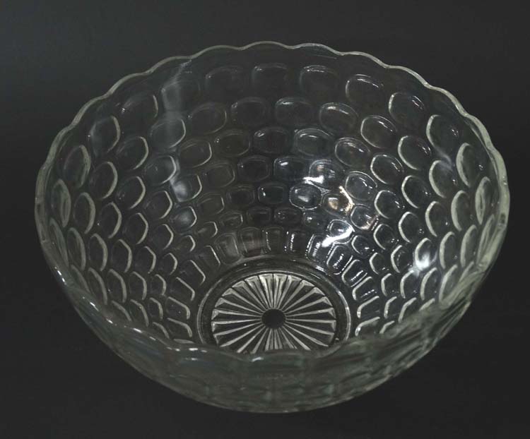 A mid 20thC glass punch bowl with 10 punch cups. - Image 11 of 11