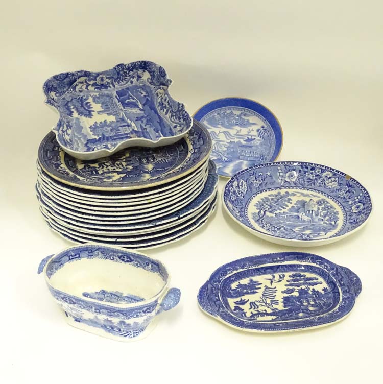 Quantity of blue and white china CONDITION: Please Note - we do not make reference - Image 16 of 23