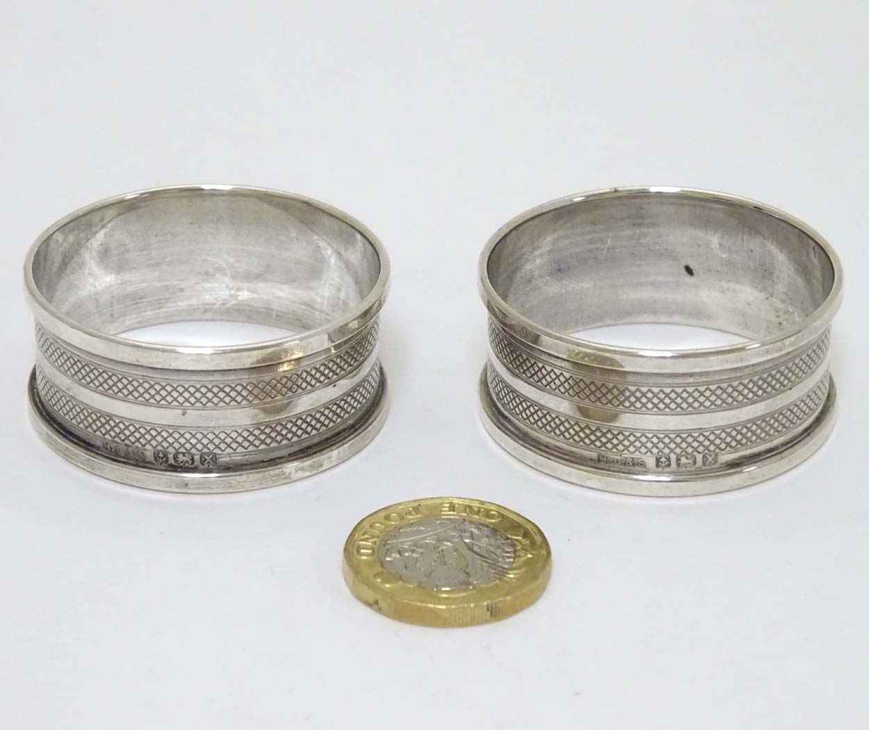 A pair of silver napkin rings with banded engine turned decoration hallmarked Birmingham 1947 maker - Image 3 of 6