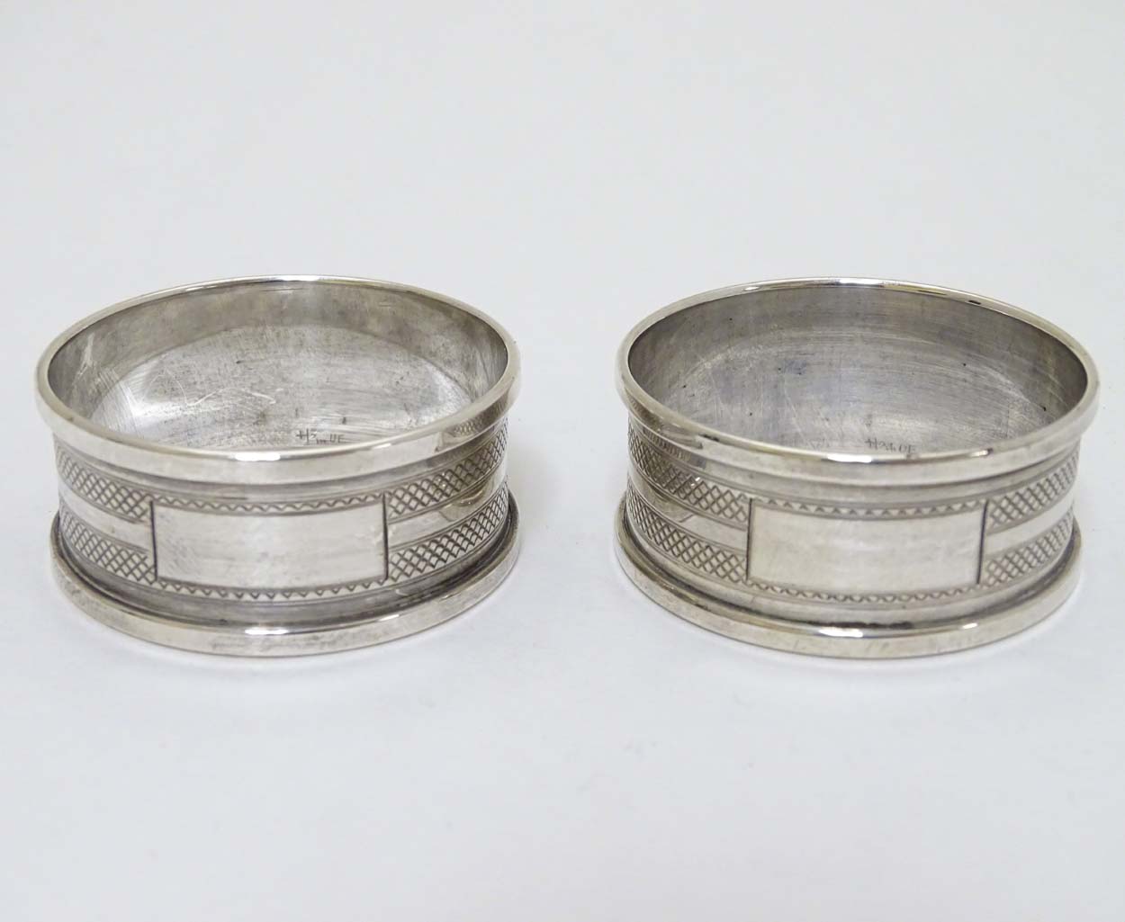 A pair of silver napkin rings with banded engine turned decoration hallmarked Birmingham 1947 maker - Image 6 of 6