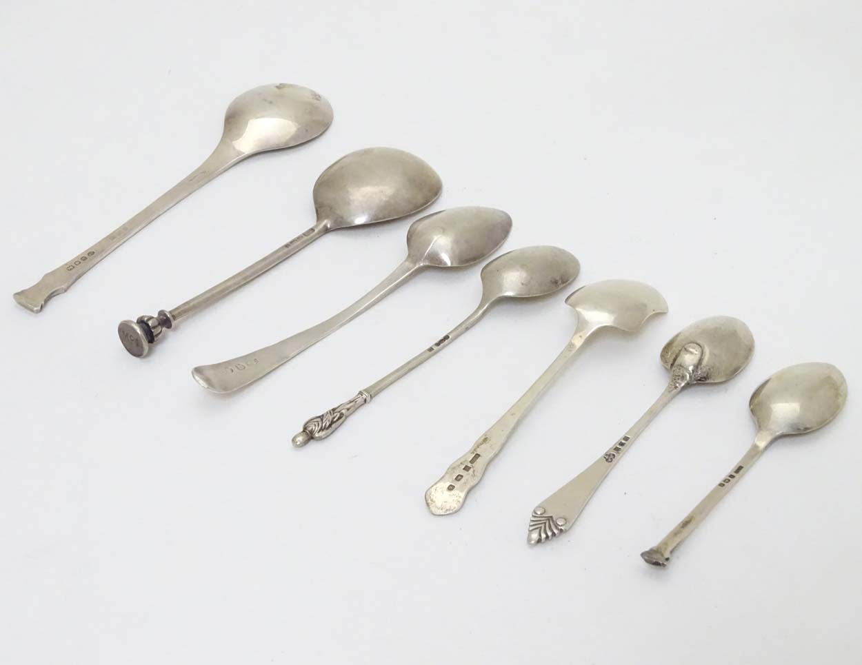 Assorted spoons to include a seal top spoon hallmarked Sheffield 1911 maker Harrods Stores Ltd, - Image 5 of 10