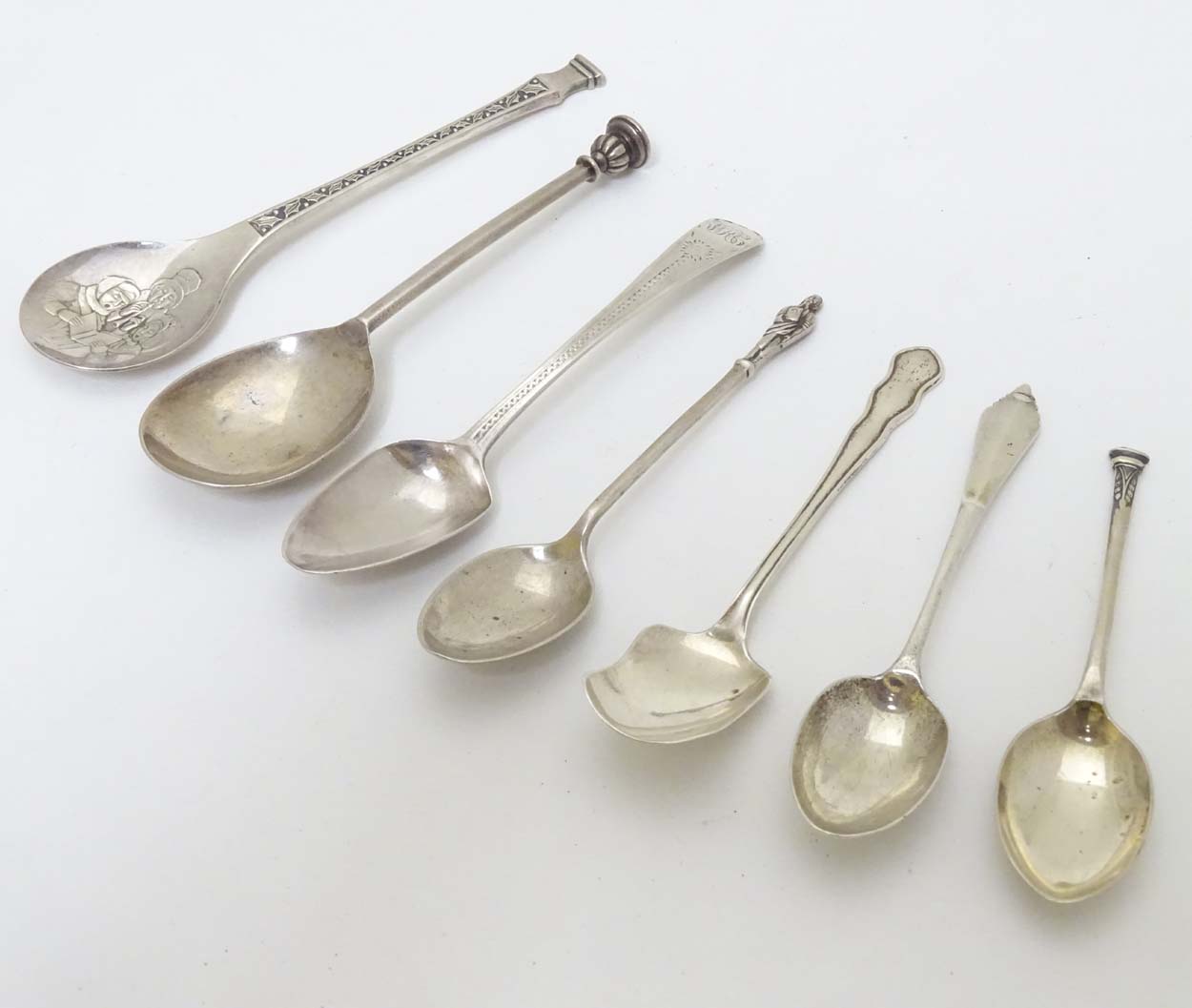 Assorted spoons to include a seal top spoon hallmarked Sheffield 1911 maker Harrods Stores Ltd, - Image 10 of 10