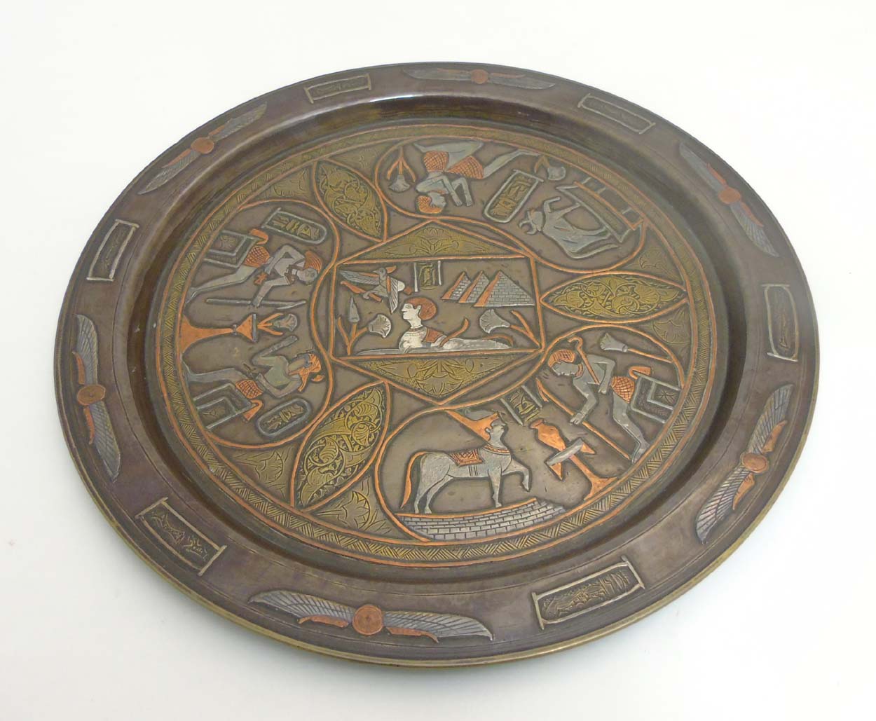 A c.1920 Egyptian copper tray with inlaid brass silver and copper decoration. - Image 5 of 7