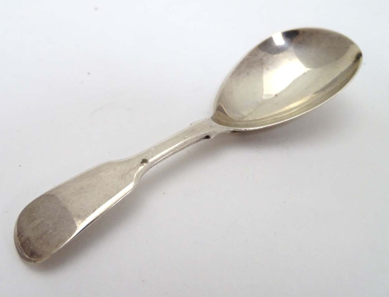 Three silver caddy spoons one hallmarked London 1893 maker Robert Stebbings with shell formed bowl, - Image 8 of 17