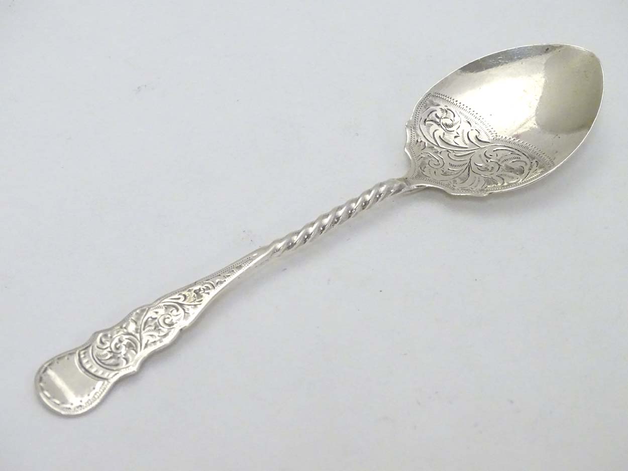 A silver preserve spoon with engraved decoration hallmarked Birmingham 1906 maker William - Image 4 of 6