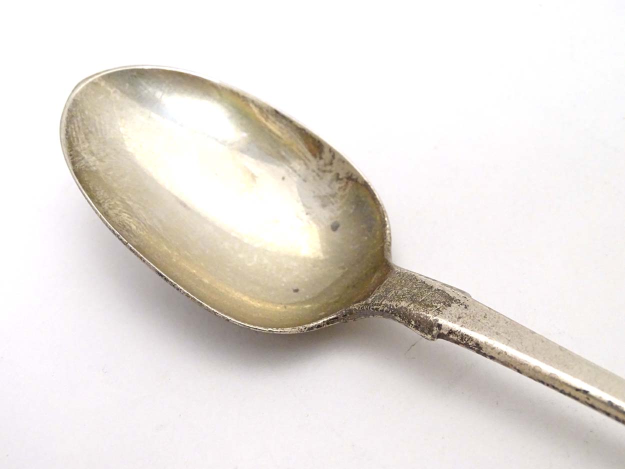 A silver fiddle pattern dessert spoon hallmarked London 1843 maker WE 7"long (46g) - Image 4 of 5