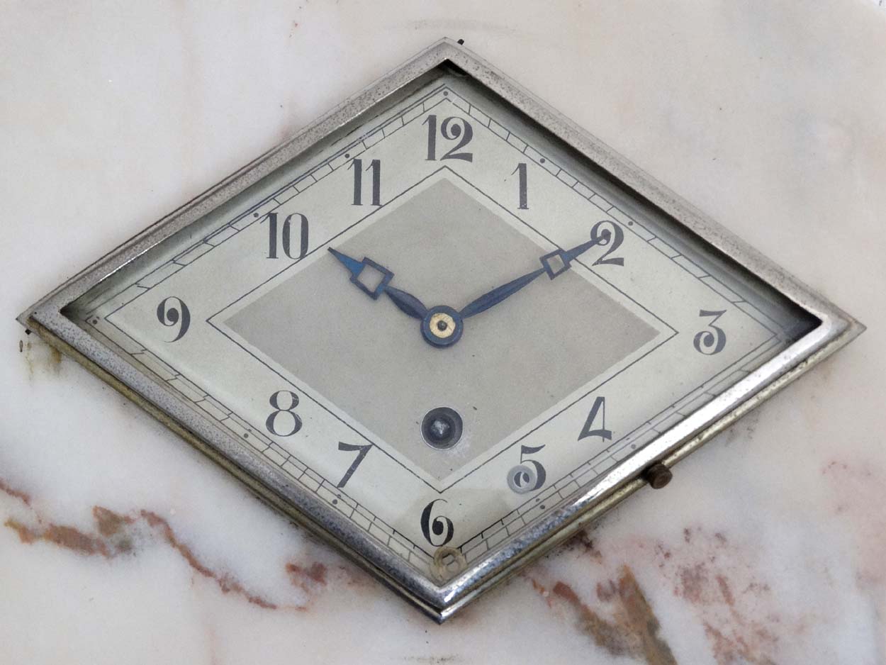 Art Deco Clock and Garnitures: an attractively cased marble timepiece with diamond shaped dial, - Image 7 of 7