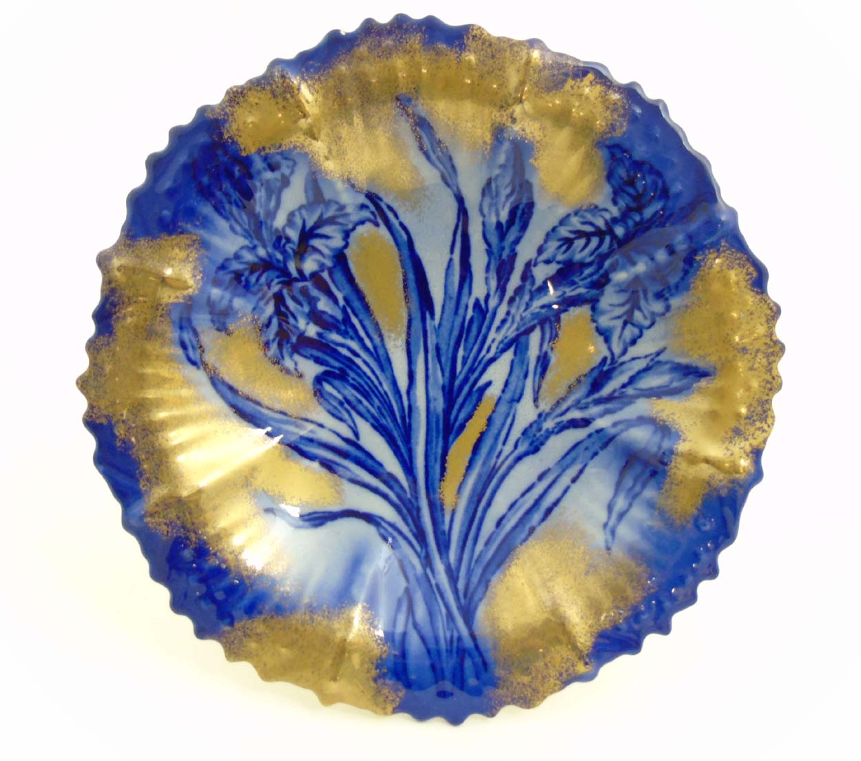 A Victorian Flow Blue Ironstone three footed Staffordshire tazza depicting flowers to plate with - Image 6 of 7