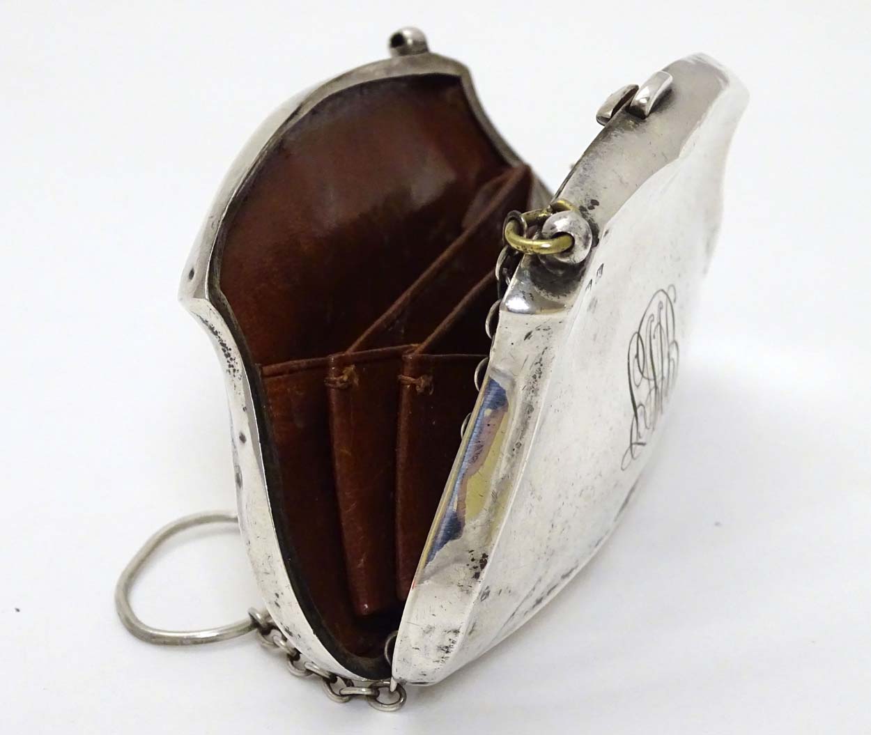 A silver purse with brown leather interior. Hallmarked Birmingham 1909. - Image 14 of 14