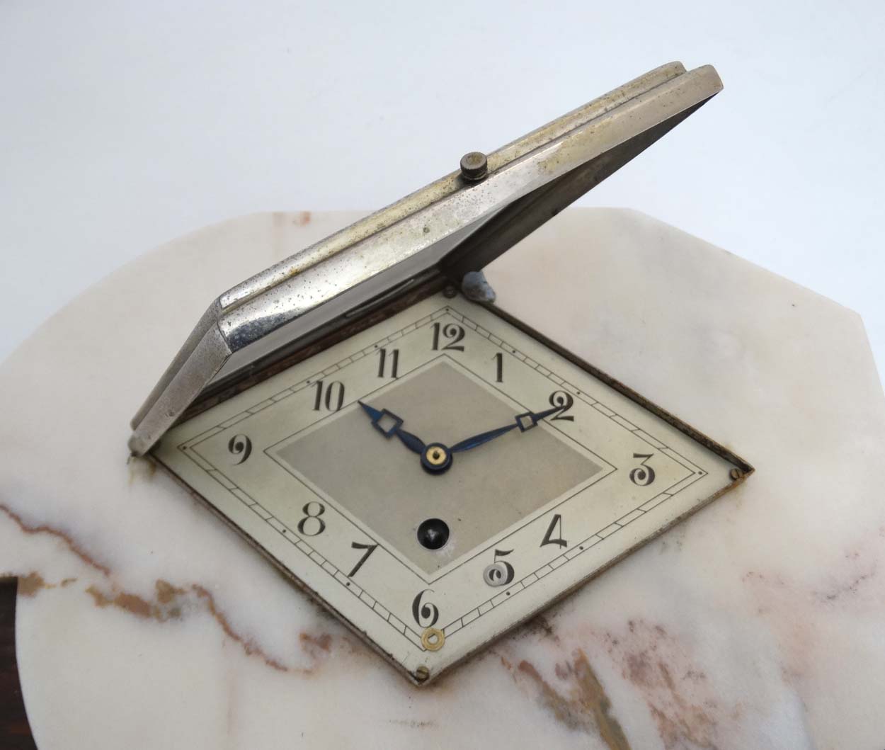 Art Deco Clock and Garnitures: an attractively cased marble timepiece with diamond shaped dial, - Image 2 of 7