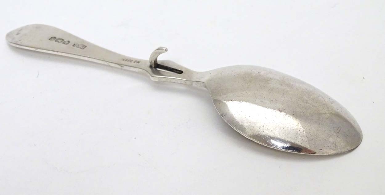 A silver preserve spoon hallmarked Sheffield 1945 maker Roberts & Belk Ltd. - Image 4 of 5