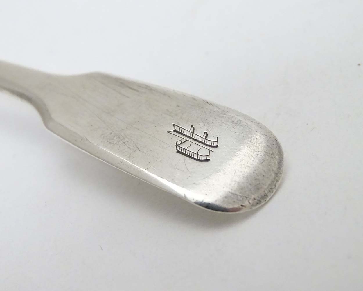 A silver fiddle pattern mustard spoon hallmarked London 1818 5 1/4" (16g) CONDITION: - Image 2 of 7