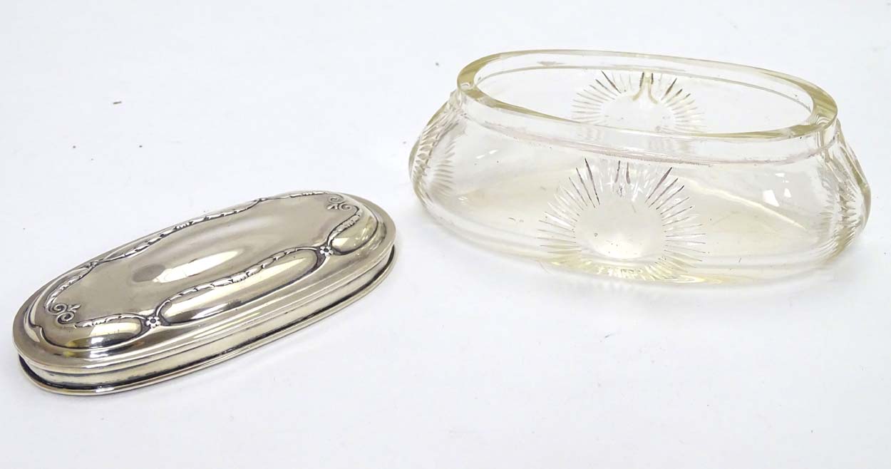 A glass dressing table pot with cut roundel decoration and silver lid hallmarked Birmingham 1910 - Image 4 of 7