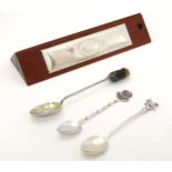 Assorted items comprising a wooden desk pen keep with 925 silver decoration.