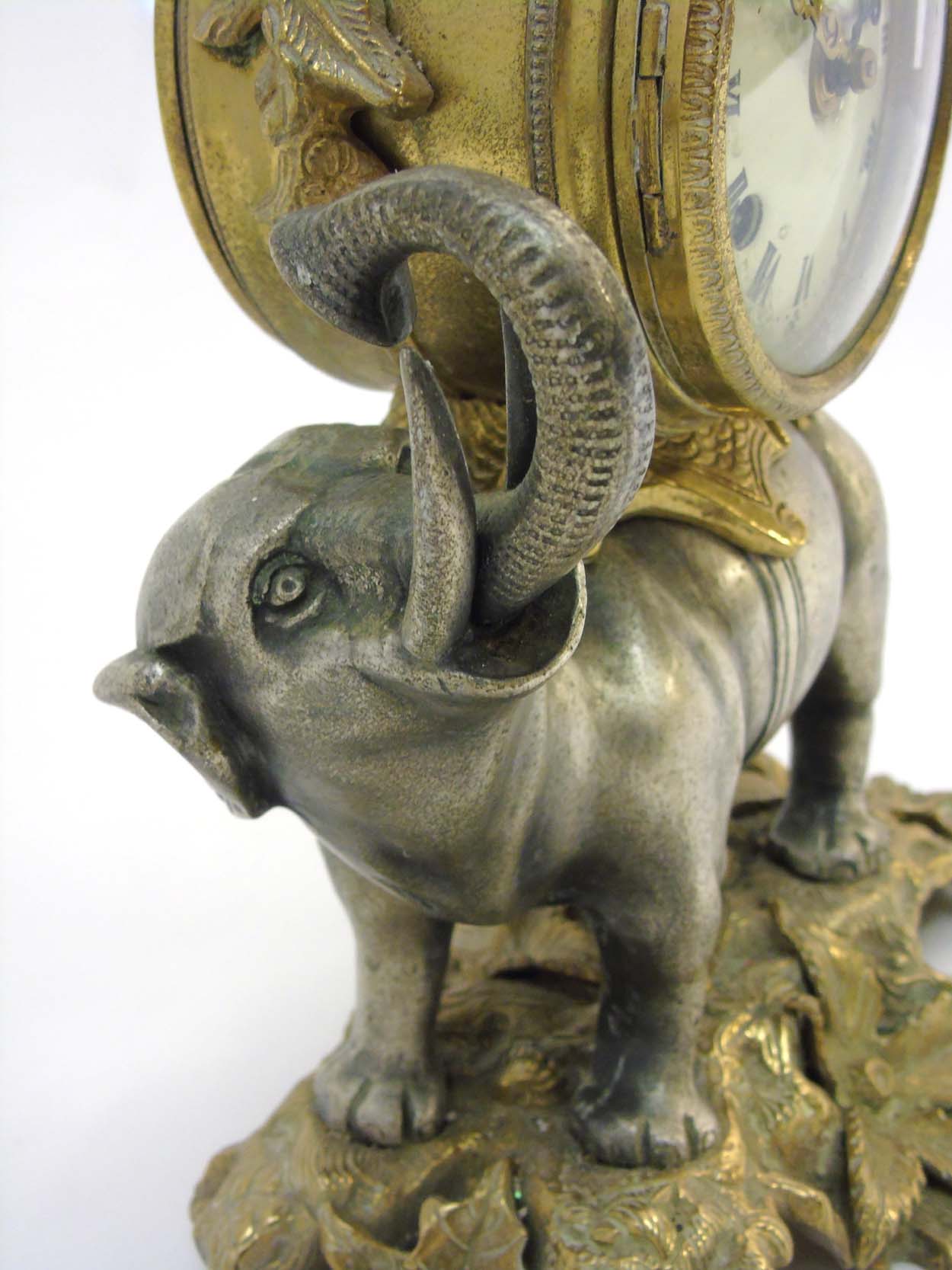 Elephant Clock : an Italian Brevettato brass & bronze elephant mantel clock The top surmounted by a - Image 2 of 10