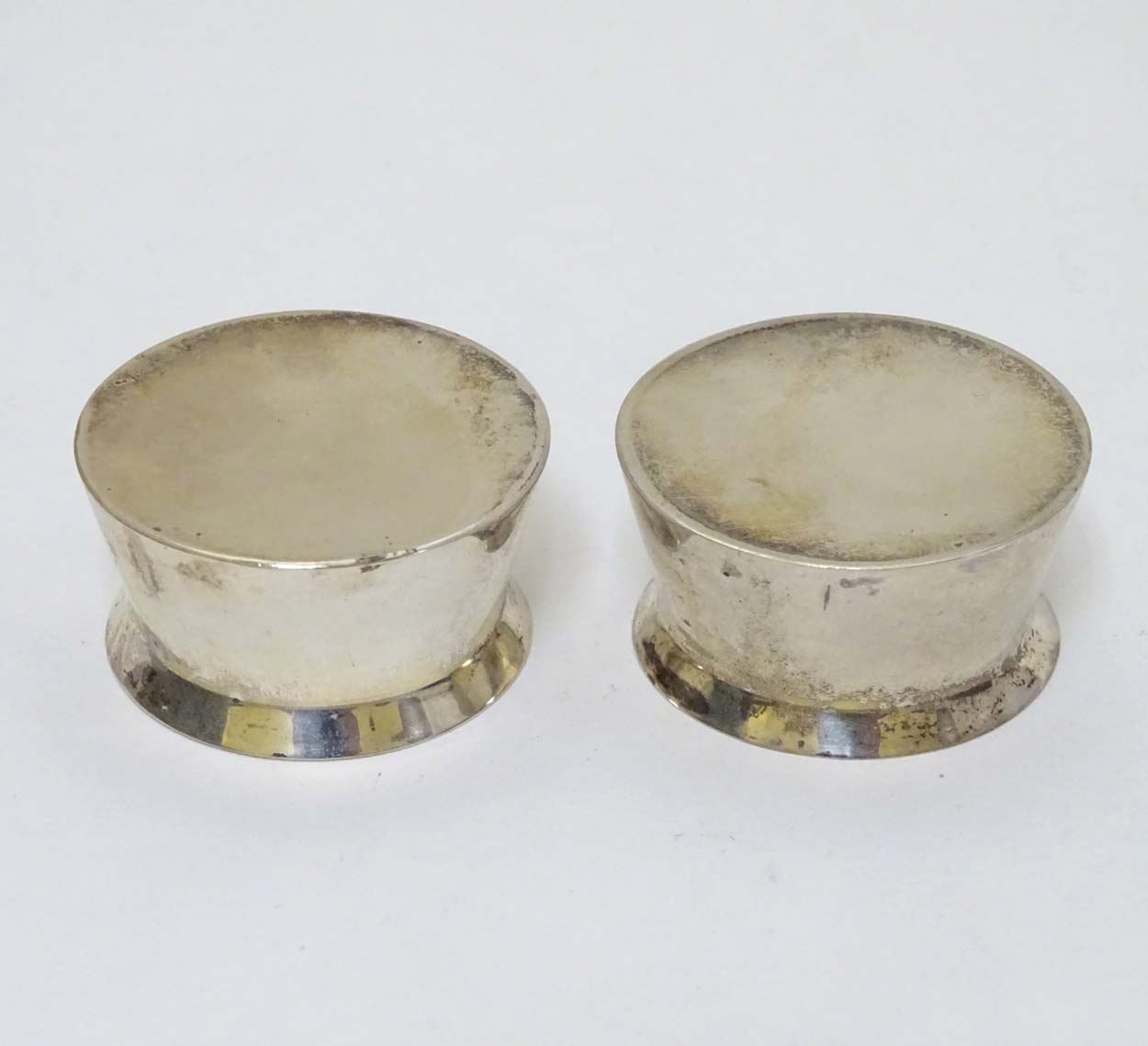 A pair of Victorian silver salts hallmarked London 1897 maker John Grinsell & Sons 2" wide - Image 2 of 5