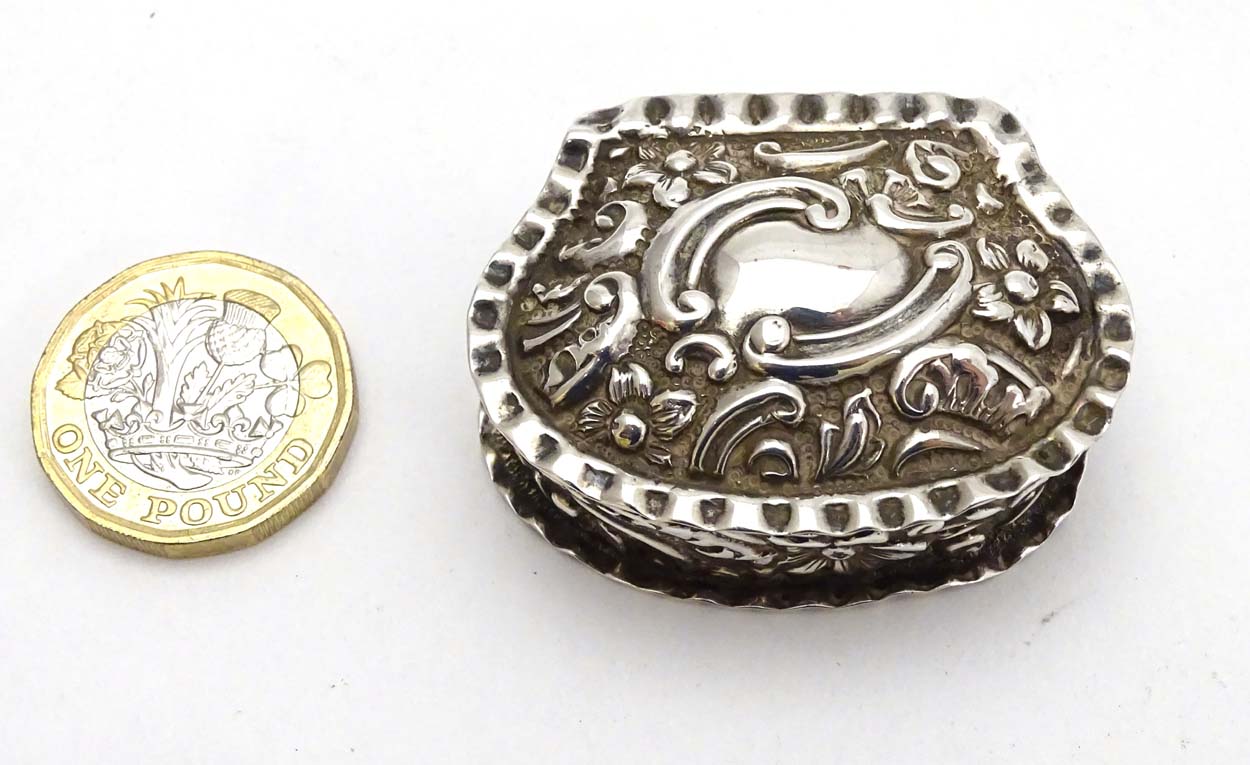 A Victorian silver small box with embossed decoration. - Image 2 of 7