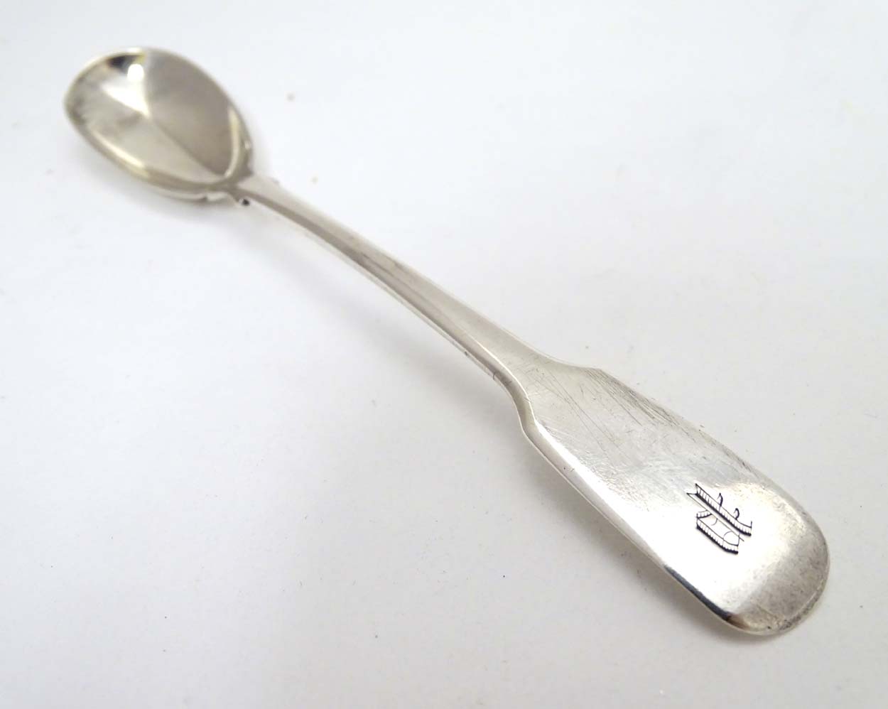 A silver fiddle pattern mustard spoon hallmarked London 1818 5 1/4" (16g) CONDITION: