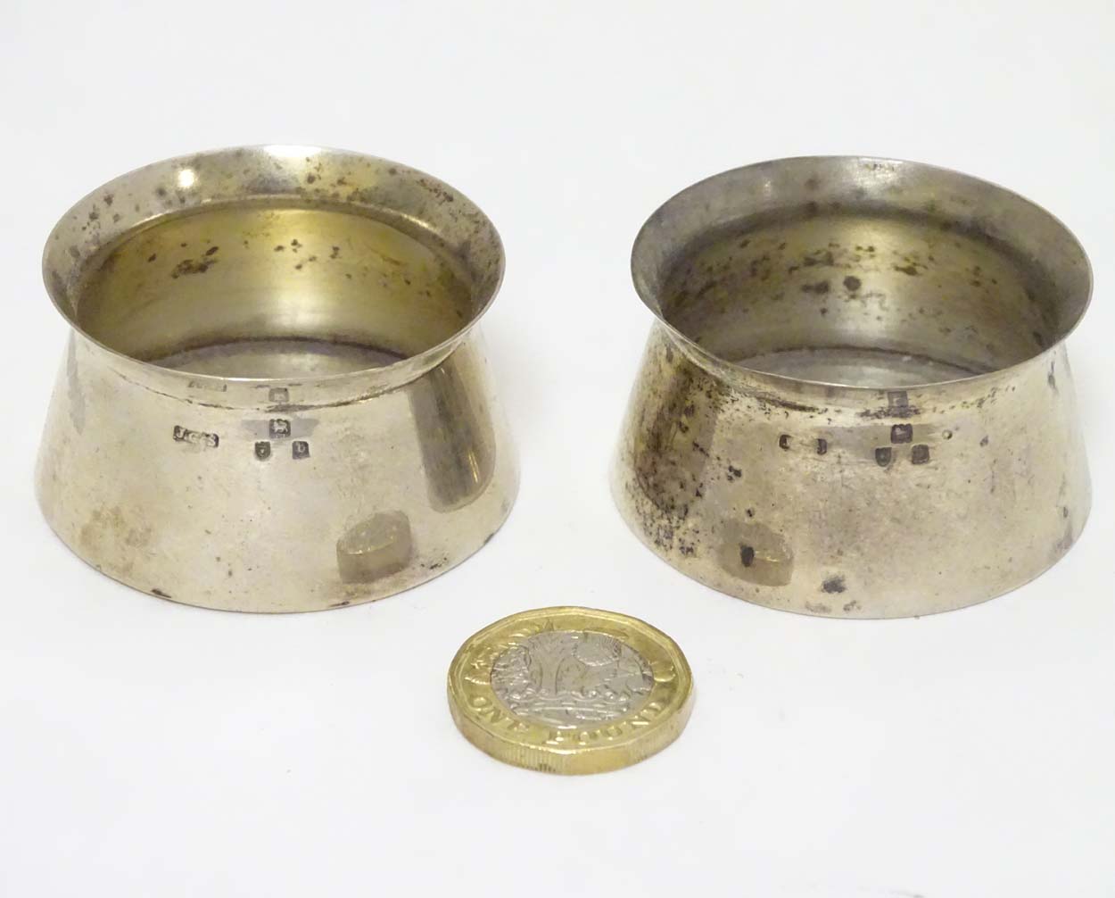 A pair of Victorian silver salts hallmarked London 1897 maker John Grinsell & Sons 2" wide - Image 3 of 5