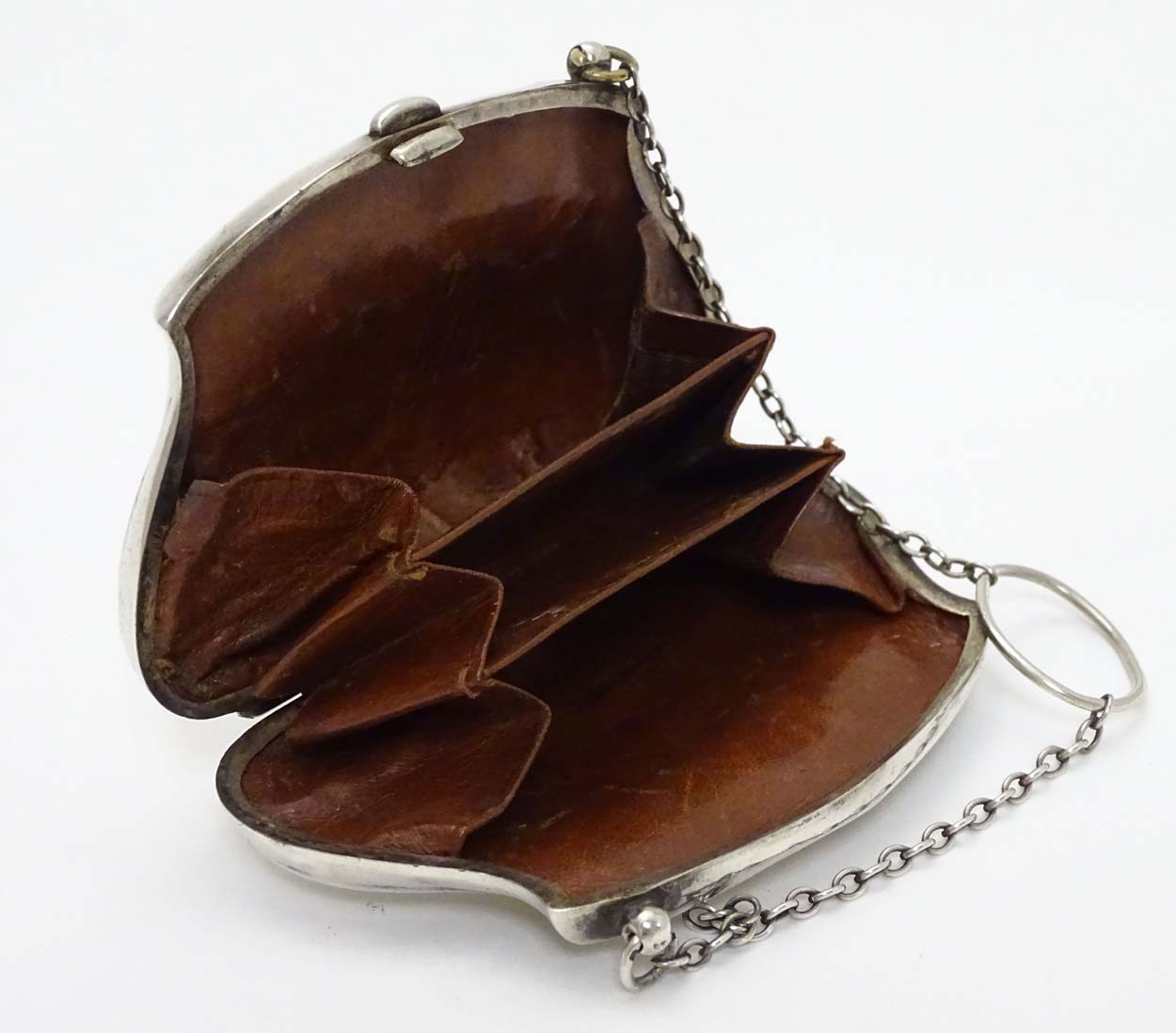 A silver purse with brown leather interior. Hallmarked Birmingham 1909. - Image 12 of 14