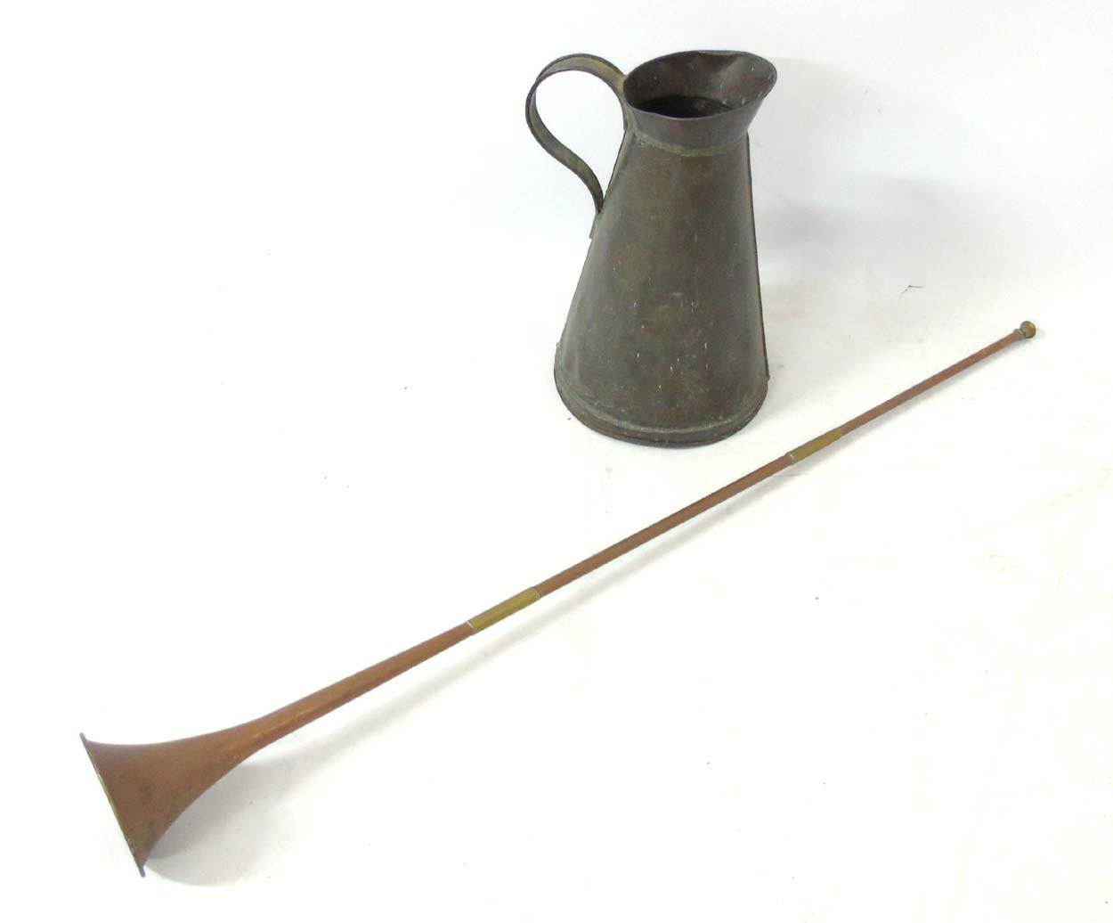 A quantity of assorted brass and copper ware to include a 19thC kettle, bed warming pan, - Image 11 of 14