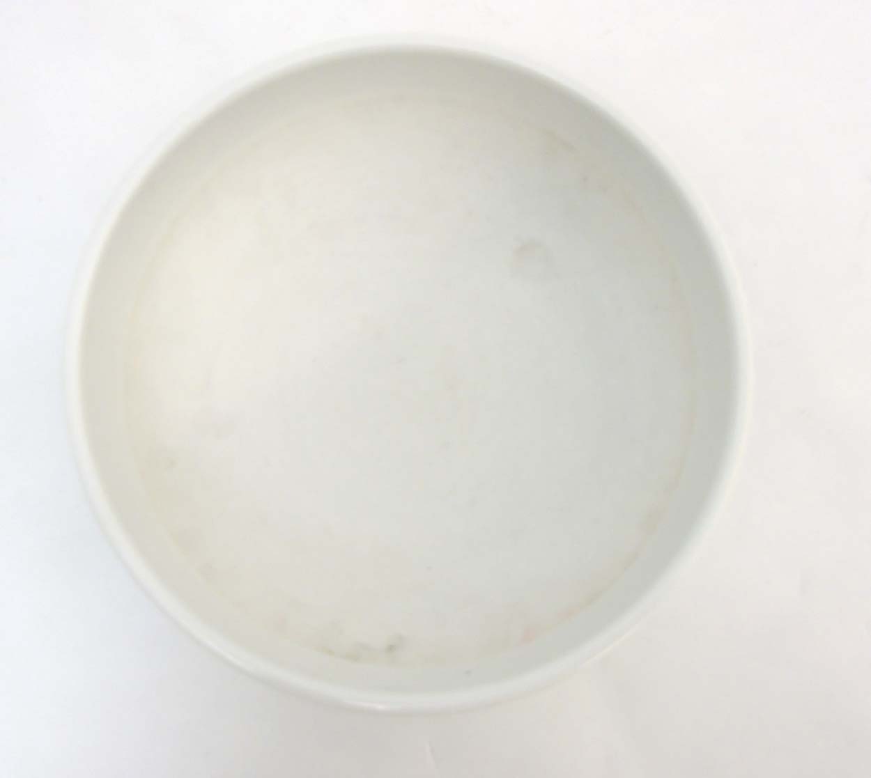 A Chinese blue and white bowl decorated in an underglaze blue continuous landscape and iron red - Image 7 of 8