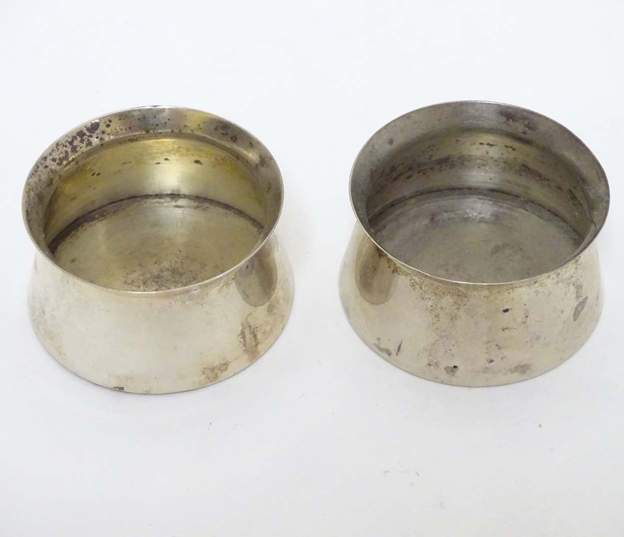 A pair of Victorian silver salts hallmarked London 1897 maker John Grinsell & Sons 2" wide - Image 5 of 5