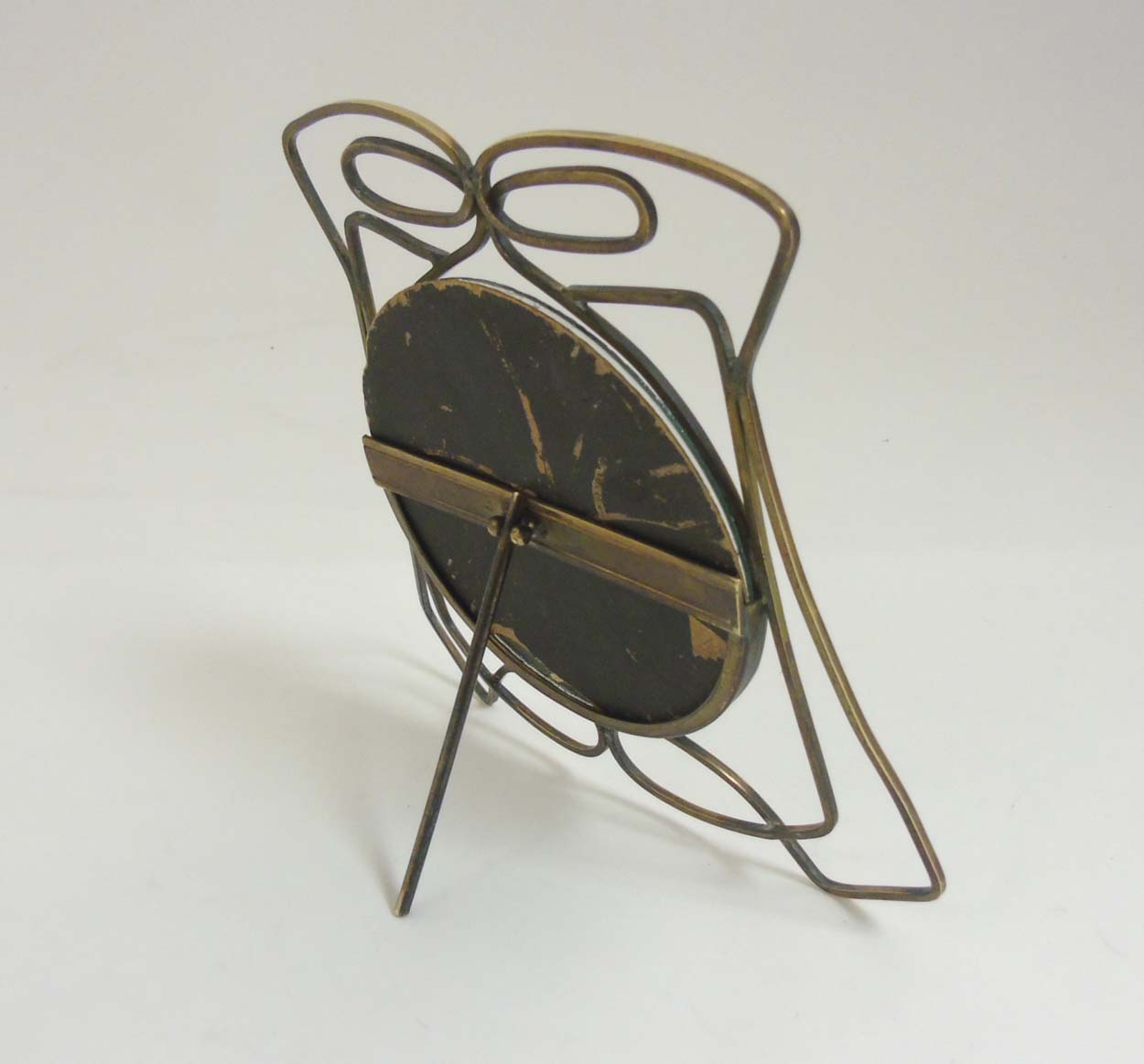 Decorative Metalware : An Art Deco brass circular glazed strut / easel back photograph frame. - Image 6 of 6