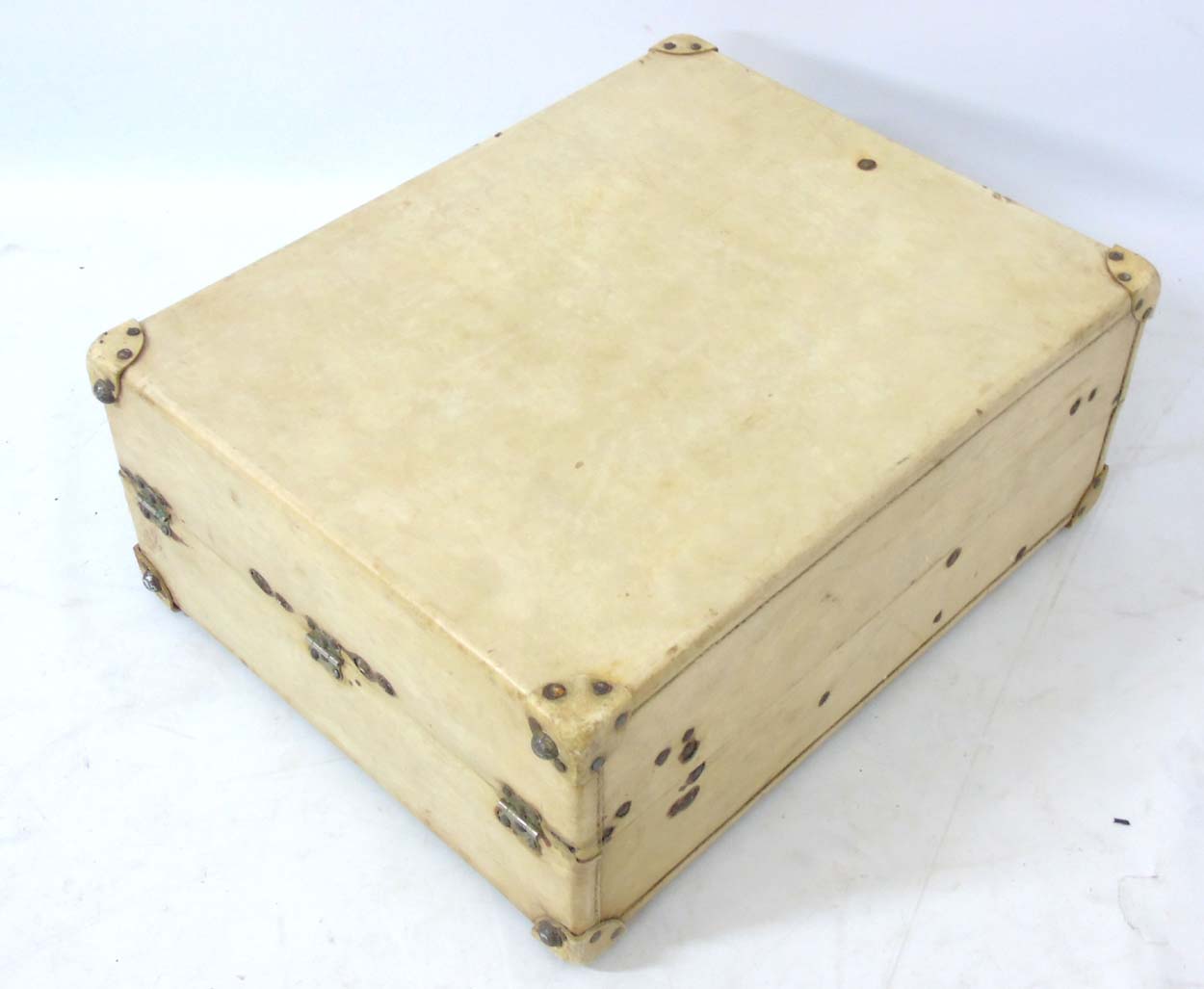 An early 20thC 'Revelation' Vellum travelling case with expanding catches and hinges. - Image 7 of 8