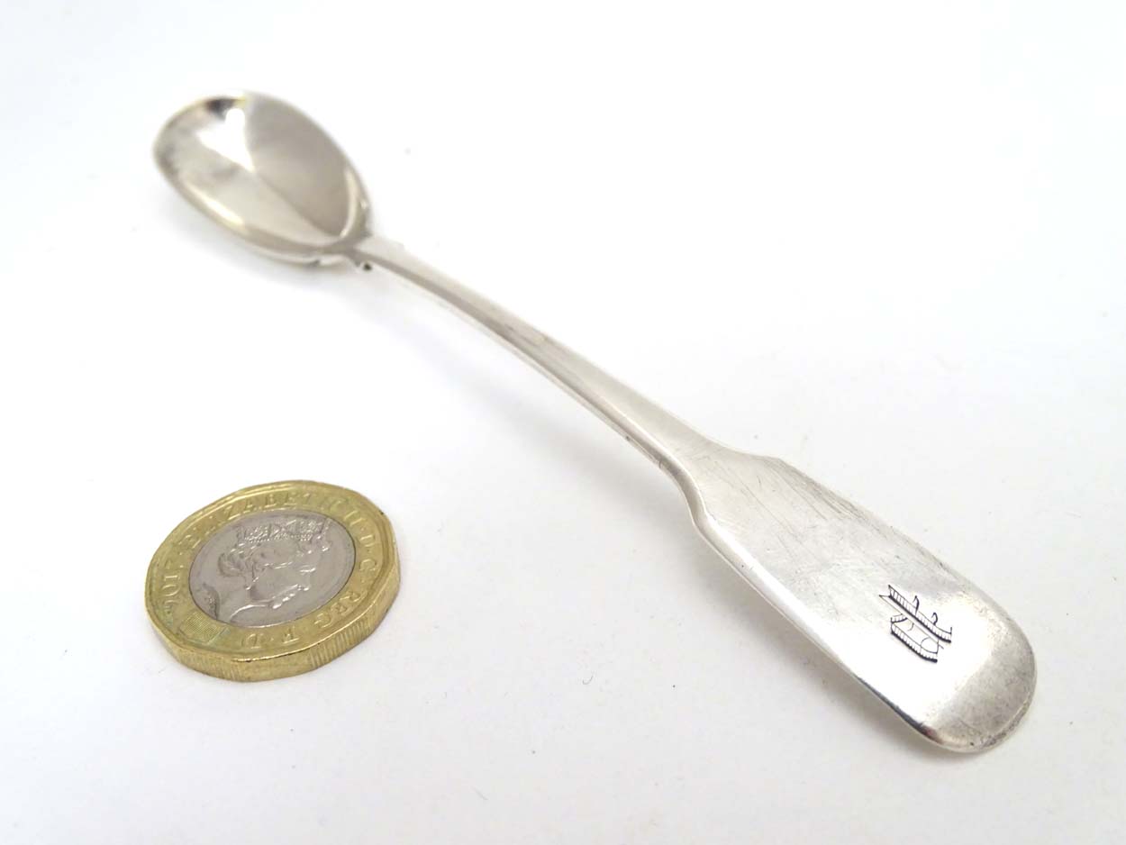 A silver fiddle pattern mustard spoon hallmarked London 1818 5 1/4" (16g) CONDITION: - Image 3 of 7