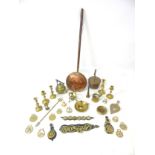 A quantity of assorted brass and copper ware to include a 19thC kettle, bed warming pan,