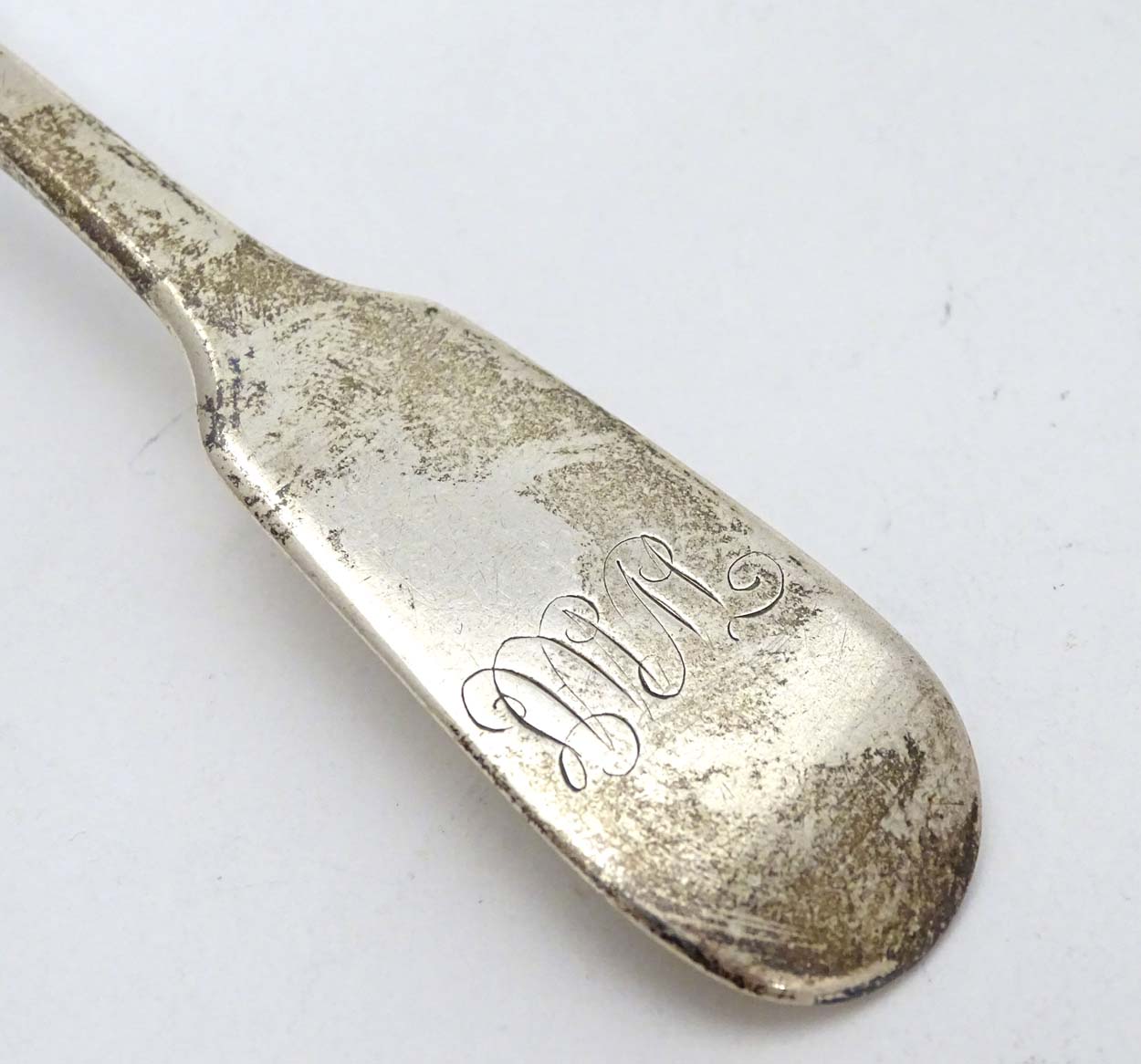 A silver fiddle pattern dessert spoon hallmarked London 1843 maker WE 7"long (46g) - Image 5 of 5