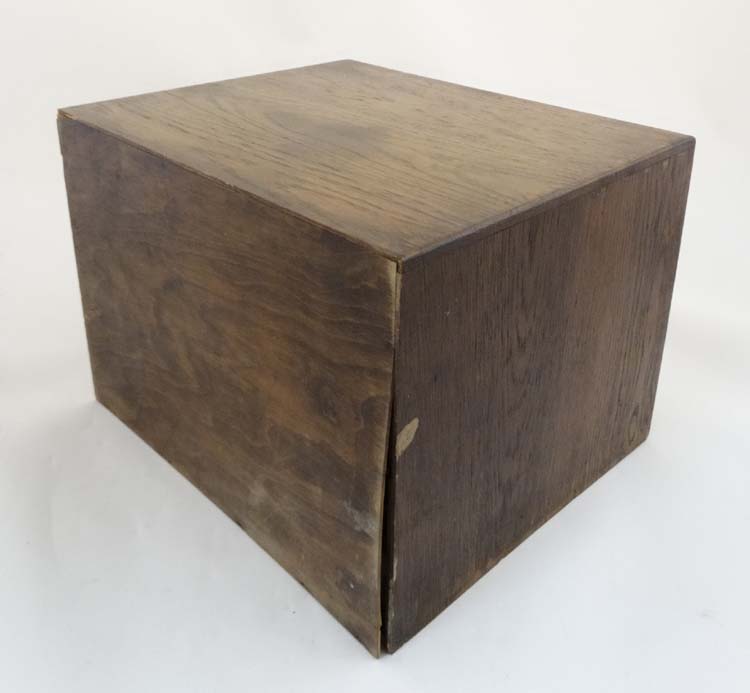 An early 20th C oak four drawer table top filing cabinet, with sliding sections within, - Image 7 of 7