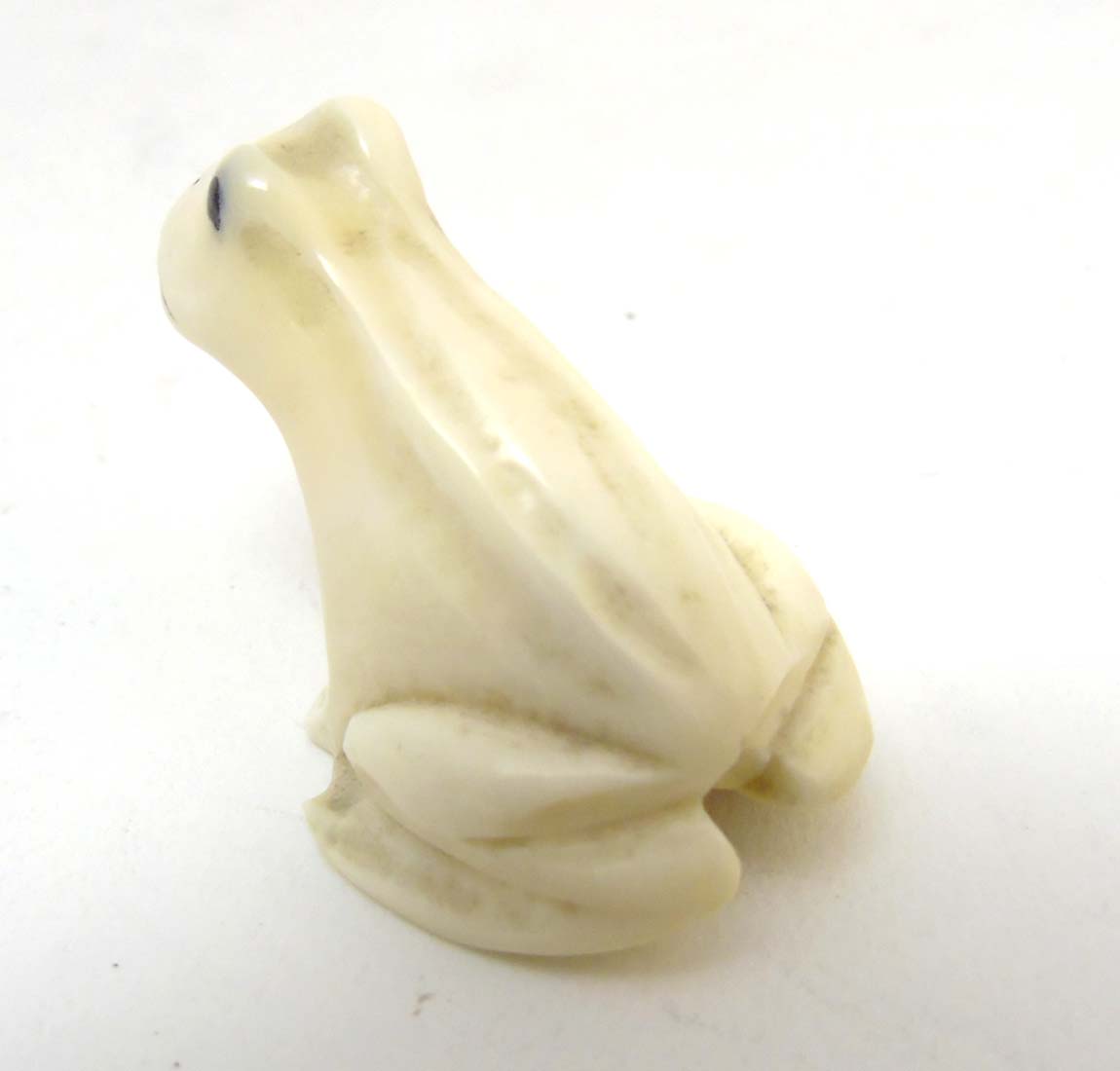 A Japanese Meiji period signed ivory netsuke formed as a frog with black eyes. - Image 6 of 8