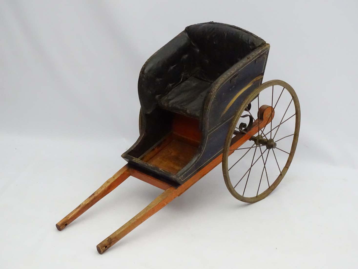 A Victorian Dog Cart with upholstered button back leather seat, hand painted wooden shafts, - Image 4 of 6