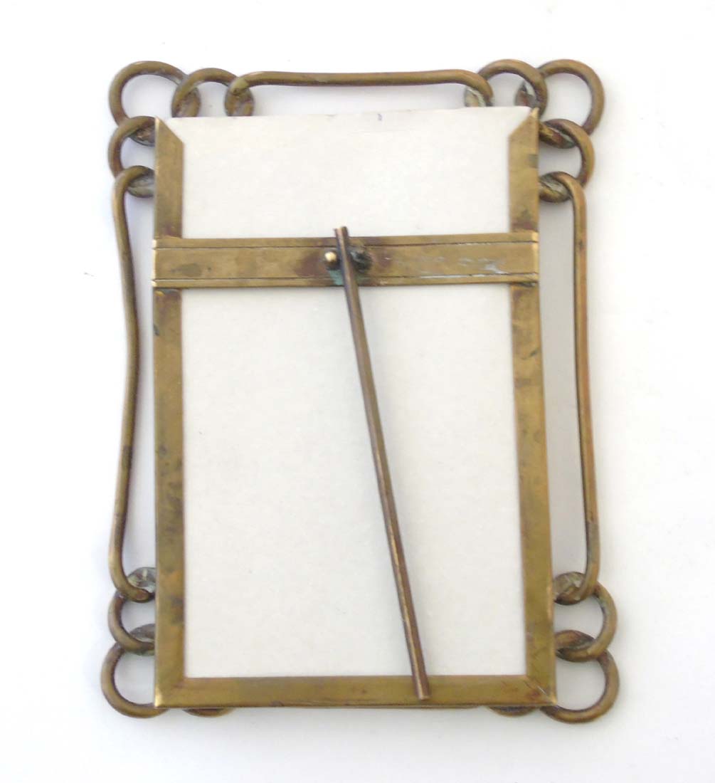 A late Victorian brass chain link photograph frame with easel / strut back. - Image 4 of 7