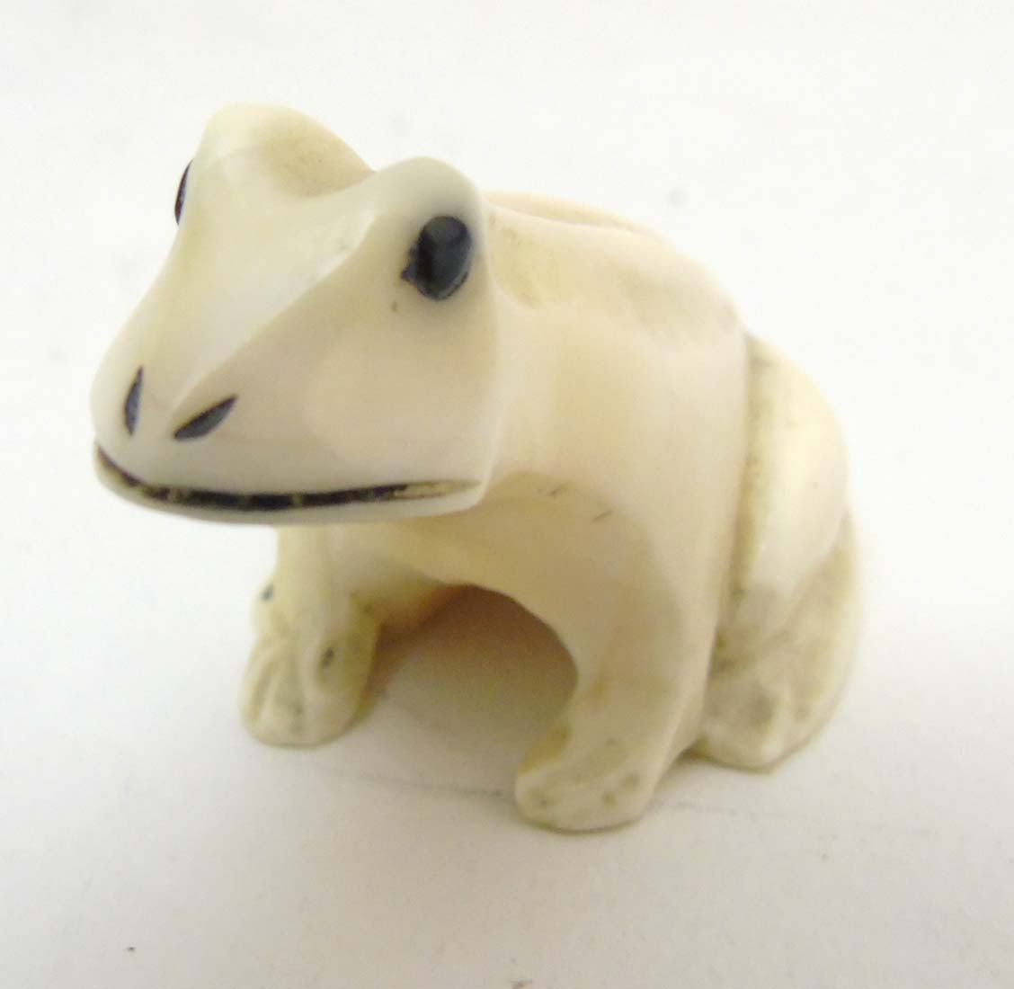 A Japanese Meiji period signed ivory netsuke formed as a frog with black eyes. - Image 4 of 8