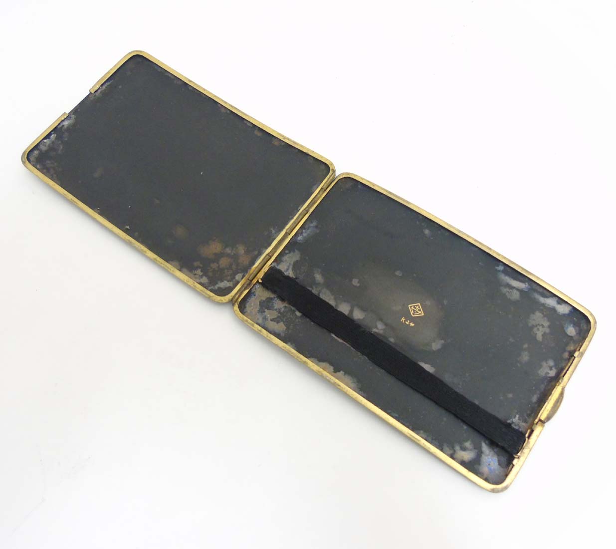 An early 20thC Japanese Amita hip formed cigarette case with damascene style decoration depicting - Image 3 of 8