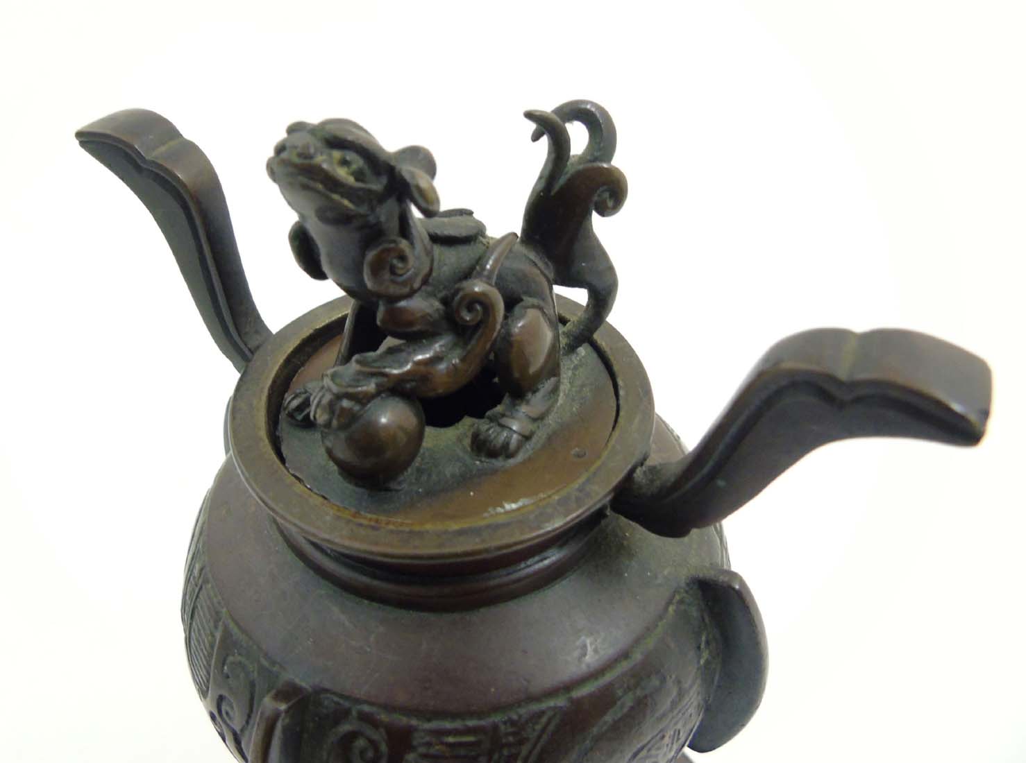 A Chinese patinated bronze coro with bell shaped base hang a four footed dragon in relief - Image 4 of 6