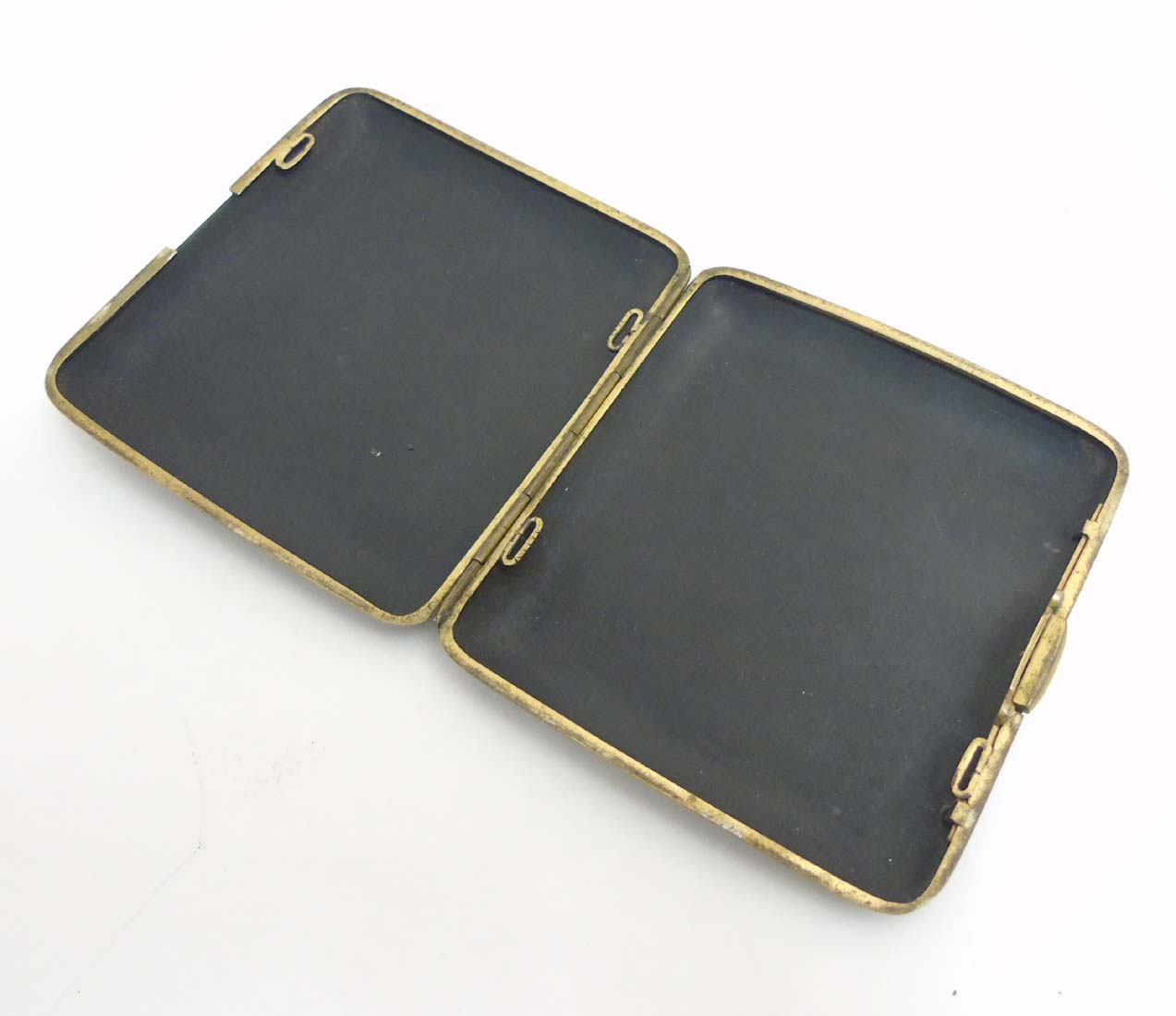 An early 20thC Japanese Amita hip formed cigarette case with damascene style decoration depicting - Image 3 of 8