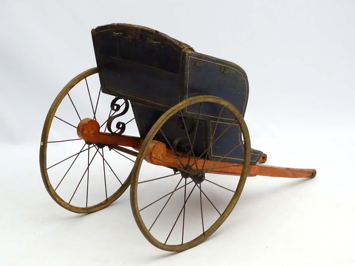 A Victorian Dog Cart with upholstered button back leather seat, hand painted wooden shafts, - Image 6 of 6