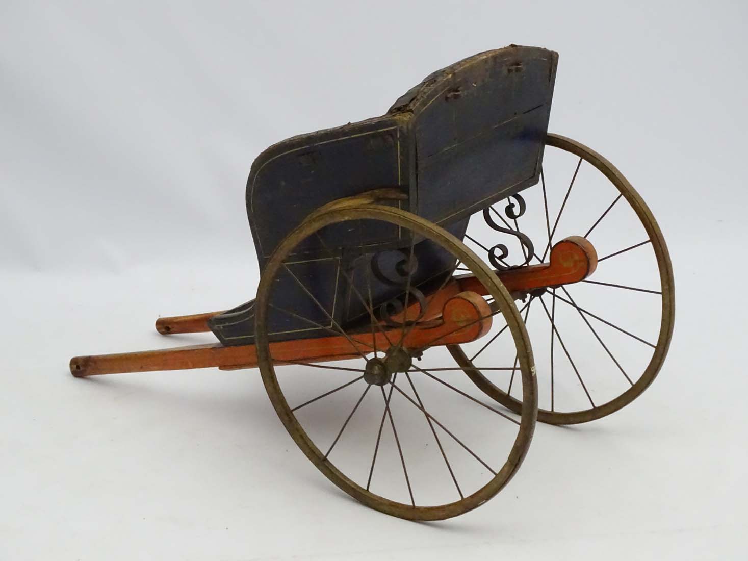 A Victorian Dog Cart with upholstered button back leather seat, hand painted wooden shafts, - Image 5 of 6