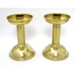 Arts and Crafts : a circa 1900 pair of brass Heemskirk like candlesticks with drip trays ,