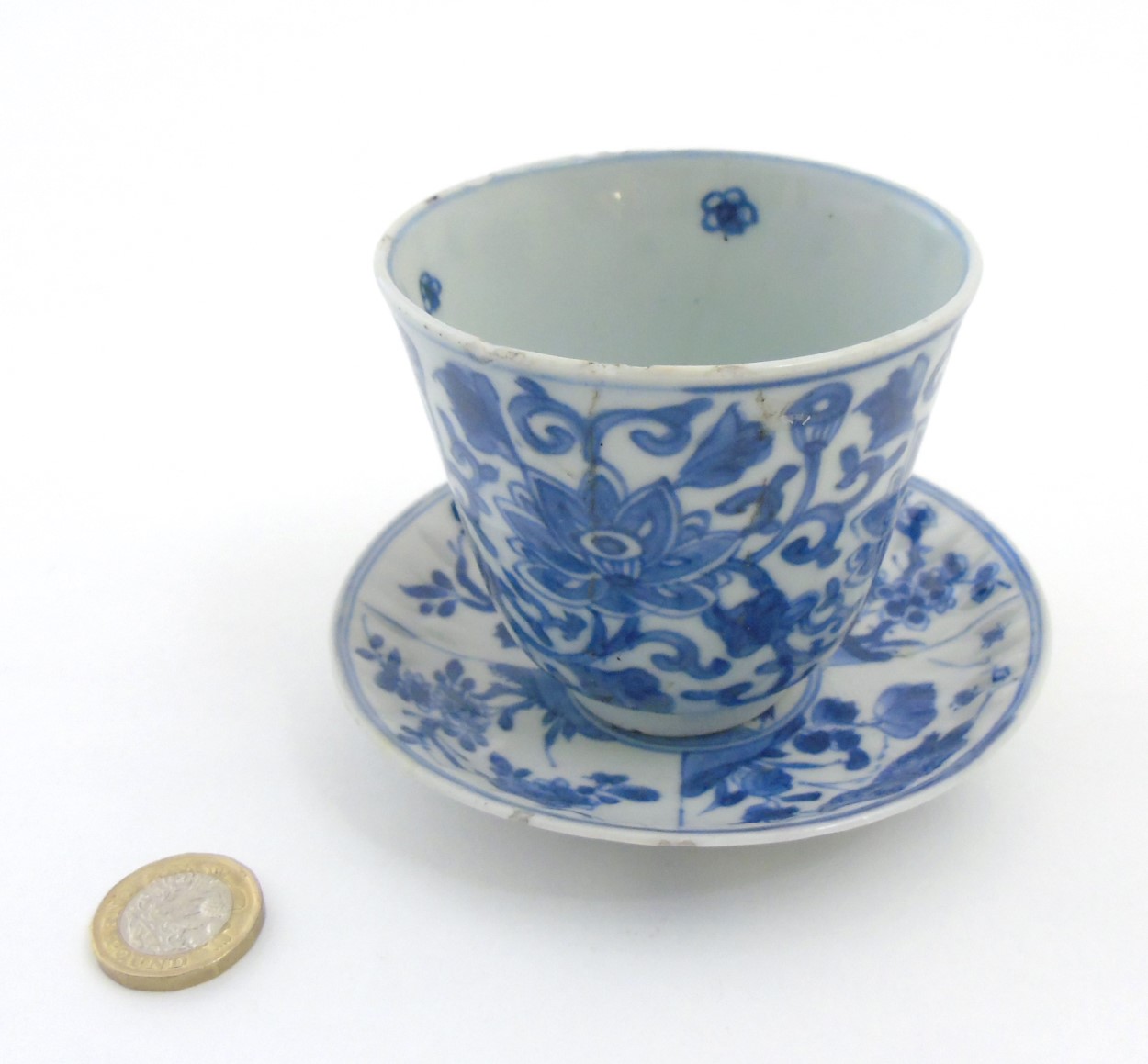 A Chinese blue and white cup and saucer, the cup decorated with lotus flower head and scroll, - Image 3 of 5