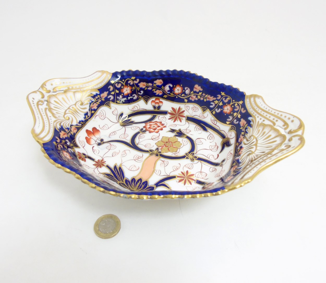 A Copeland Spode two handled serving dish with hand painted Imari decoration having gilt scroll - Image 5 of 6