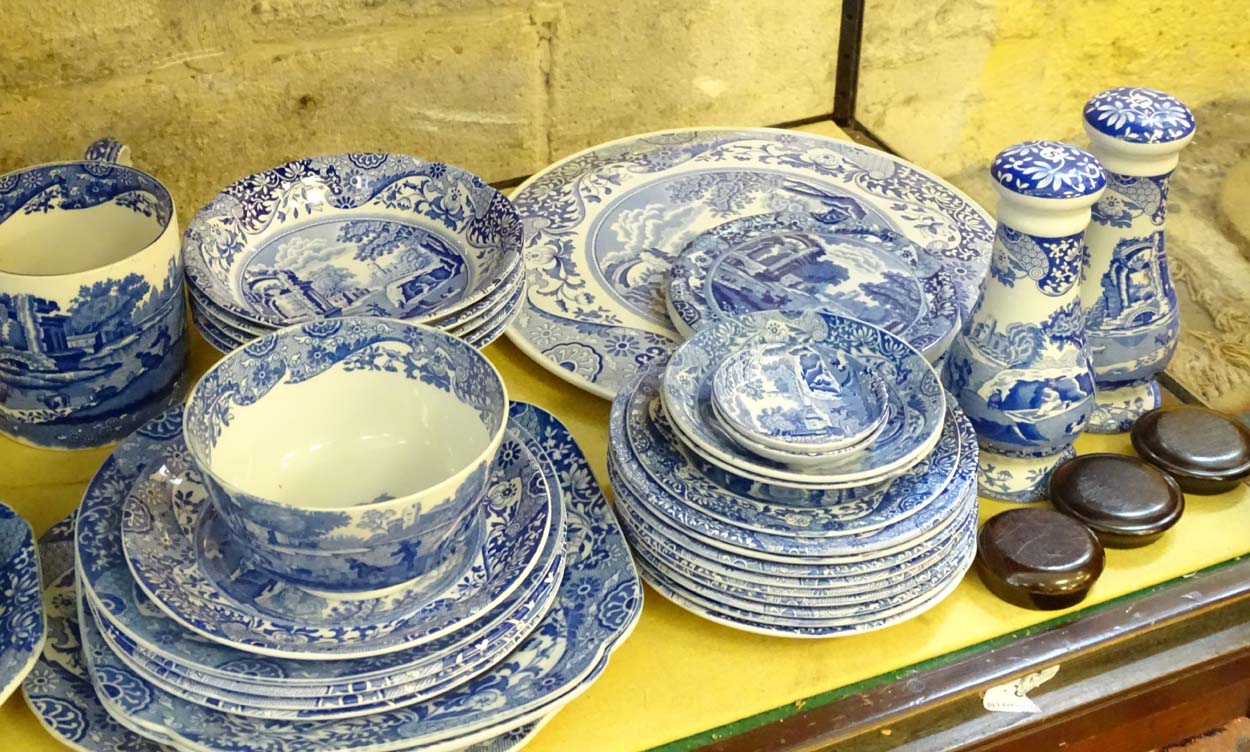 A large quantity of Copeland Spode 'Italian' blue and white transferware comprising various items - Image 12 of 19