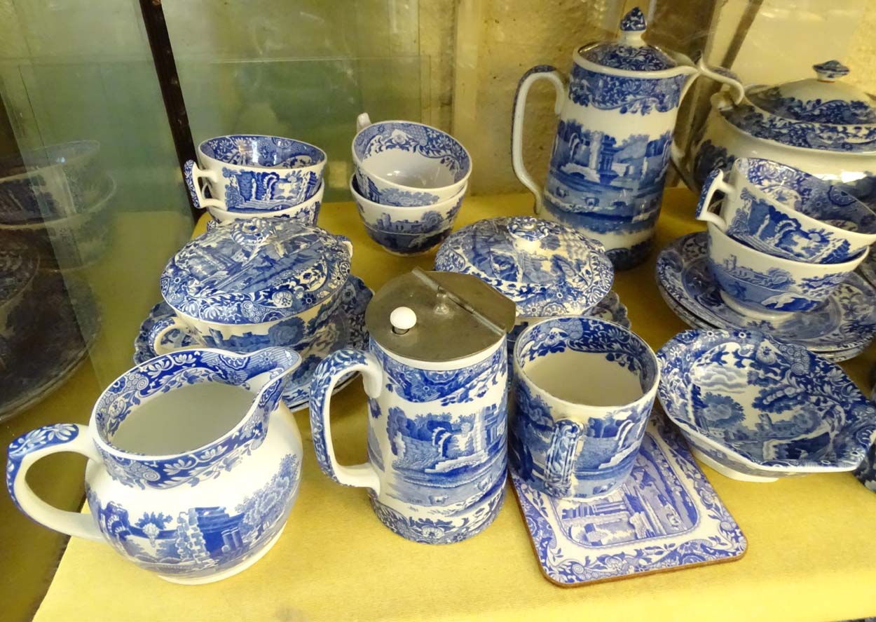 A large quantity of Copeland Spode 'Italian' blue and white transferware comprising various items - Image 5 of 19