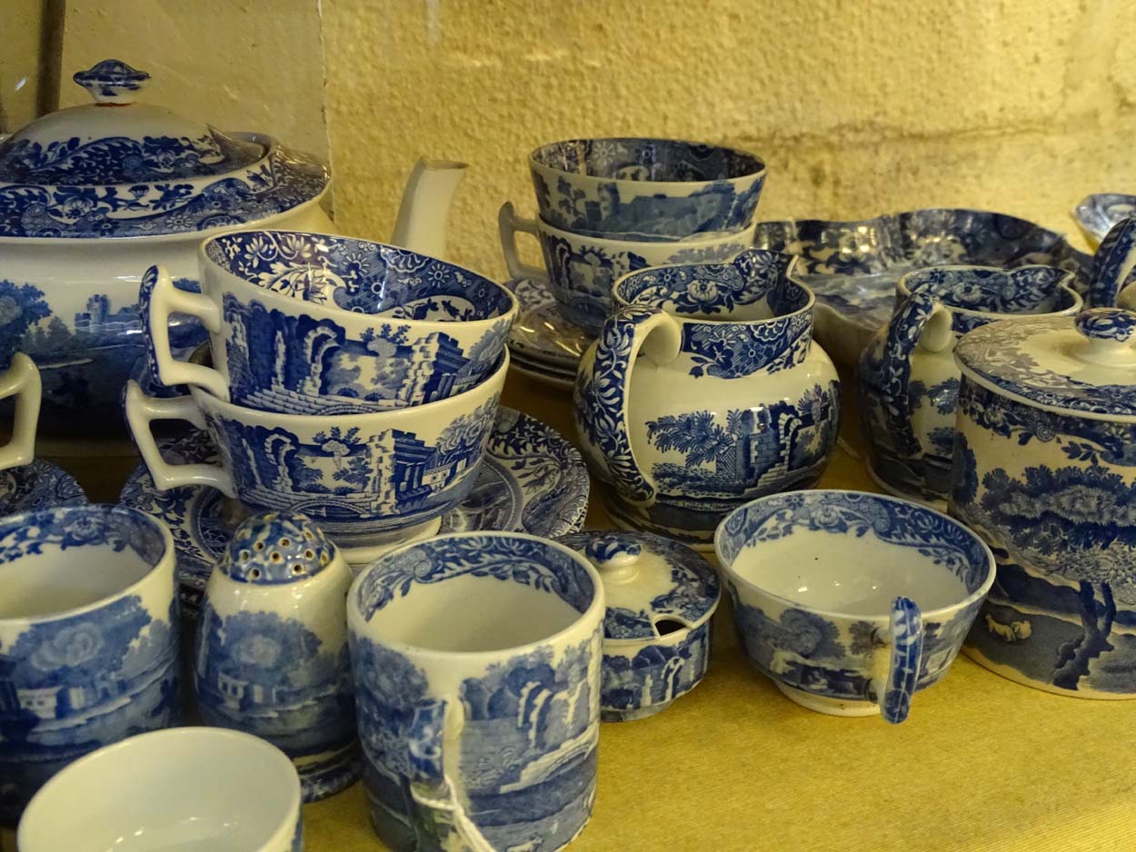 A large quantity of Copeland Spode 'Italian' blue and white transferware comprising various items - Image 18 of 19