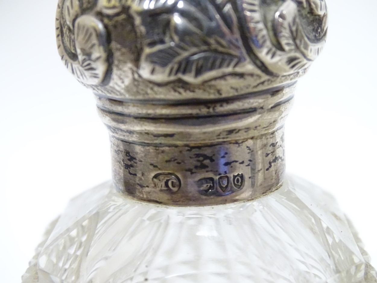 A pair of cut glass dressing table perfume / scent bottles with silver tops hallmarked London 1891 - Image 6 of 6